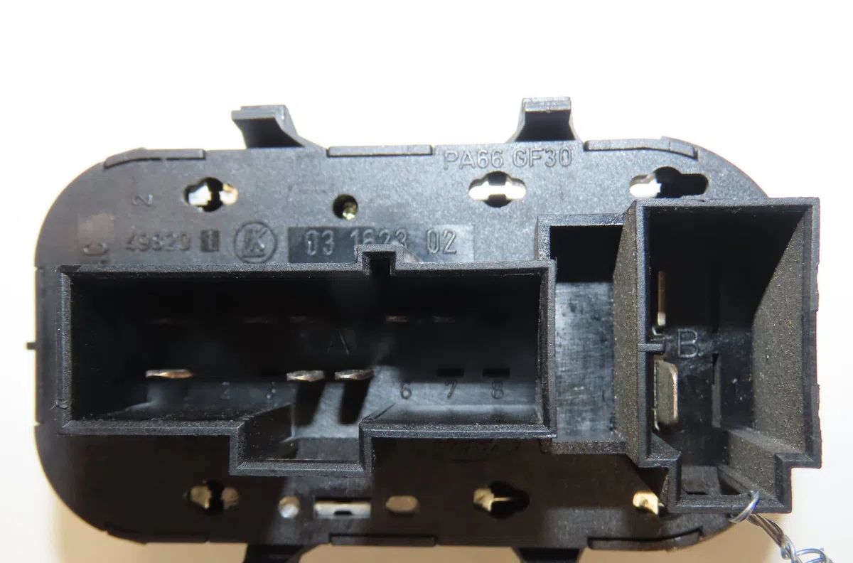 Commande lève-glace porte avant droite Ford FOCUS I (DAW, DBW) 1.4 16v (1998-2004) occasion — photo 3