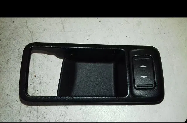 Commande lève-glace porte avant droite Ford FOCUS II (DA_, HCP, DP) 1.6 tdci (2004-2012) occasion — photo 2