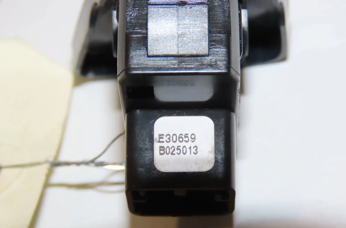 Commande lève-glace porte avant droite Ford KA (RU8) 1.3 tdci (2008-2016) occasion — photo 3