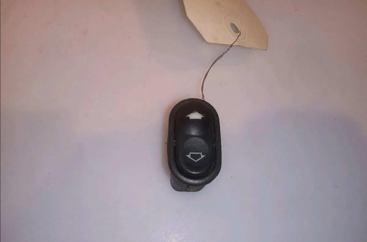 Commande lève-glace porte avant droite Ford MONDEO I (GBP) 1.8 i 16v (1993-1996) occasion
