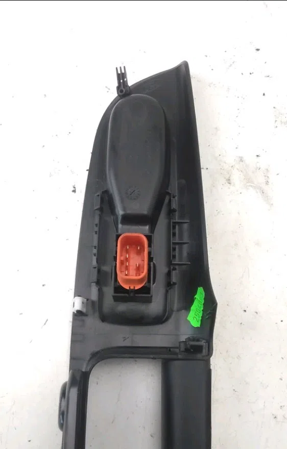 Commande lève-glace porte avant droite Ford TRANSIT CONNECT V408 Camionnette-Monospace 1.5 tdci (2015) occasion — photo 2