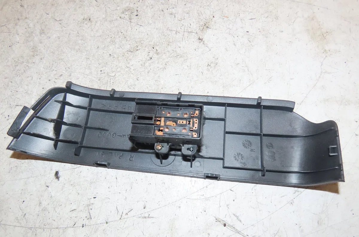 Commande lève-glace porte avant droite Honda JAZZ II (GD_, GE3, GE2) 1.2 i-dsi (gd5, ge2) (2002-2008) 5 portes occasion — photo 2
