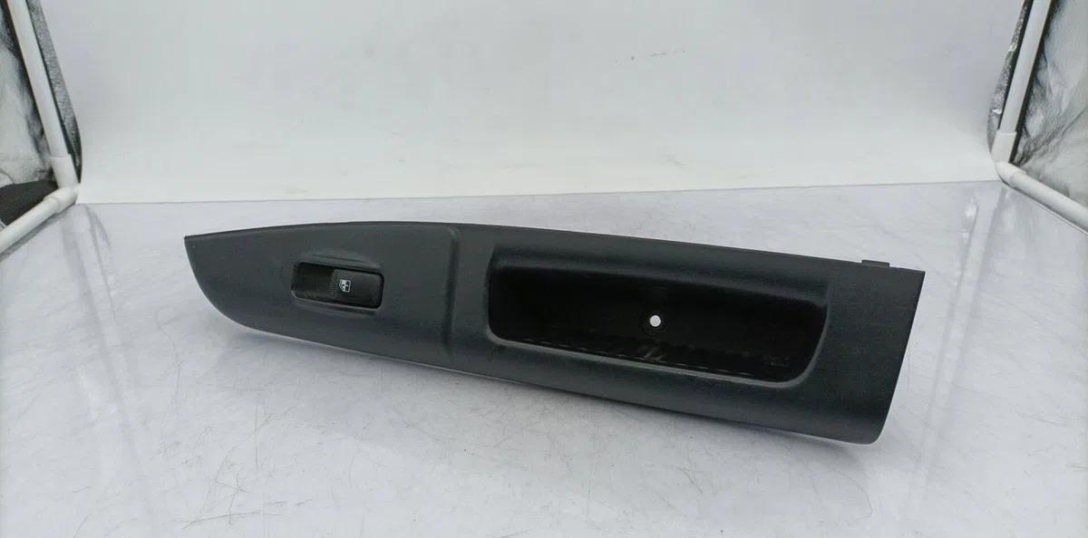 Commande lève-glace porte avant droite HYUNDAI GETZ PHASE 1 occasion — photo 4