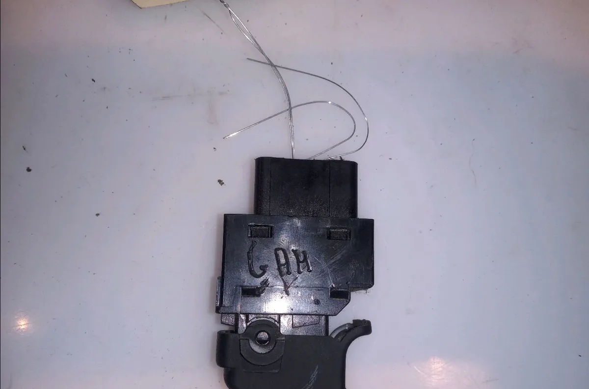 Commande lève-glace porte avant droite Hyundai GETZ (TB) 1.5 crdi (2003-2005) 5 portes occasion — photo 3