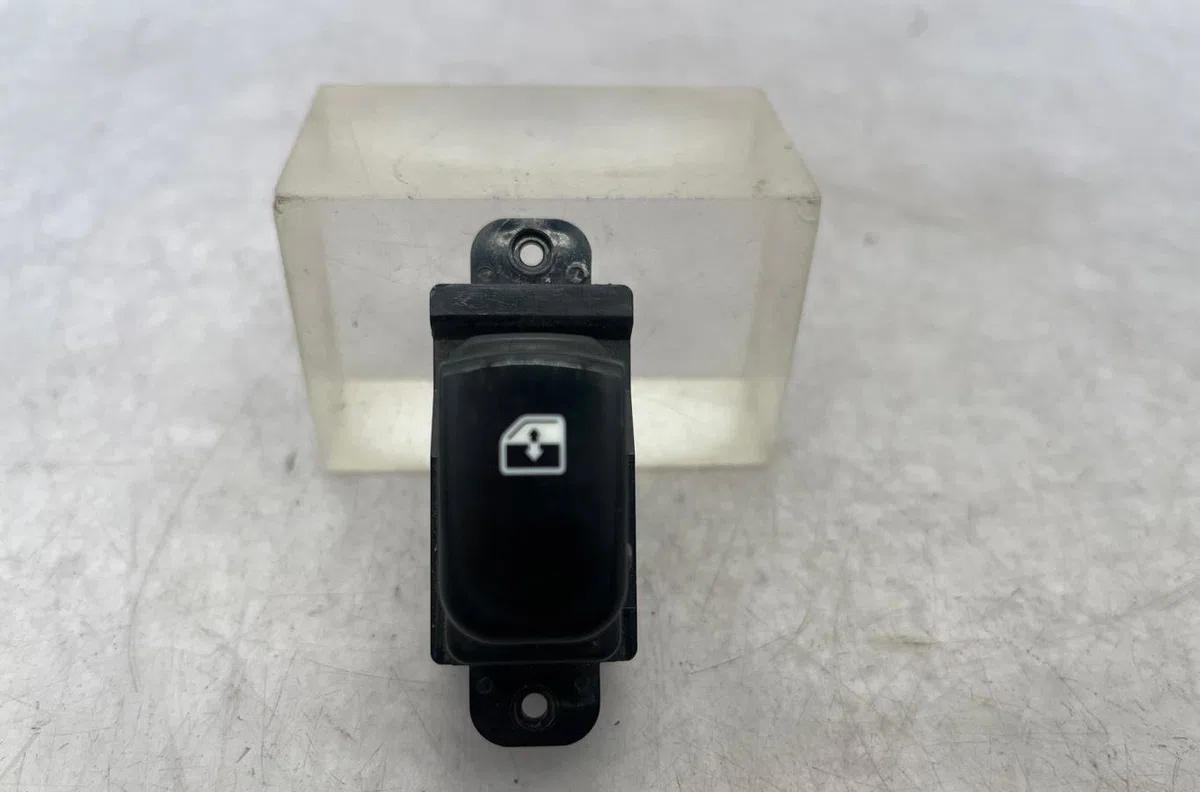 Commande lève-glace porte avant droite HYUNDAI I 20 1 PHASE 1 occasion — photo 3