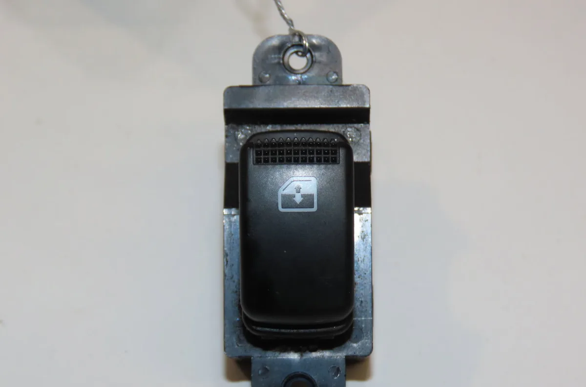 Commande lève-glace porte avant droite Hyundai I10 I (PA) 1.2 (2011-2013) occasion