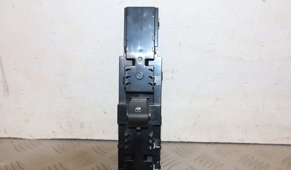 Commande lève-glace porte avant droite Hyundai I30 (PDE, PD, PDEN) 2.0 n (2017) occasion
