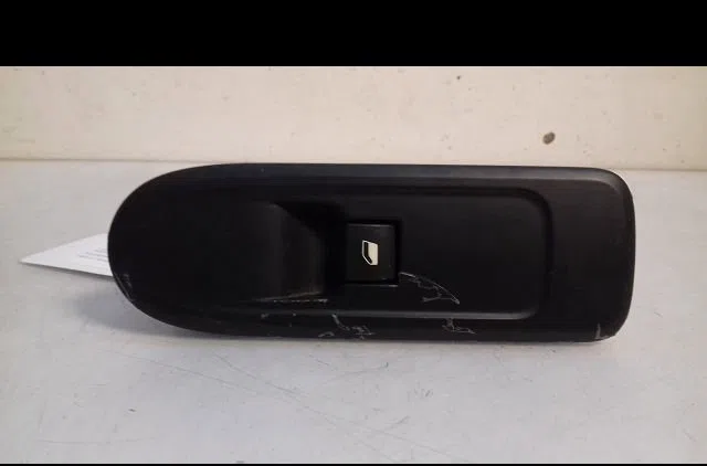 Commande lève-glace porte avant droite Hyundai SONATA V (NF) 2.0 crdi (2006-2010) occasion — photo 4