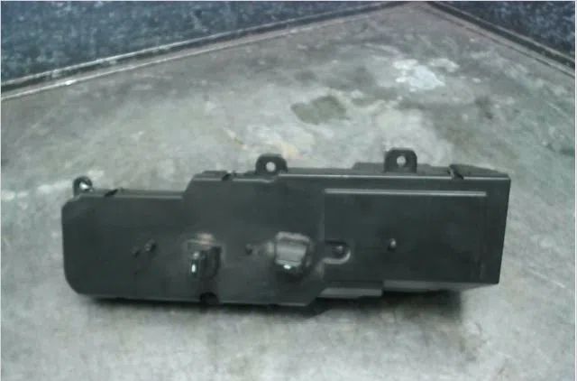 Commande lève-glace porte avant droite JEEP CHEROKEE 1997 occasion — photo 2