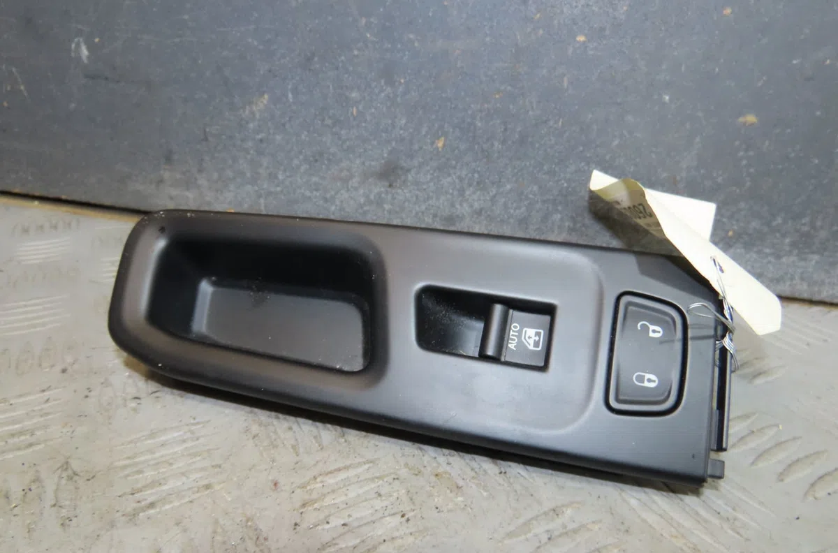 Commande lève-glace porte avant droite Jeep RENEGADE SUV (BU, B1, BV) 1.0 gse t3 (2018) occasion