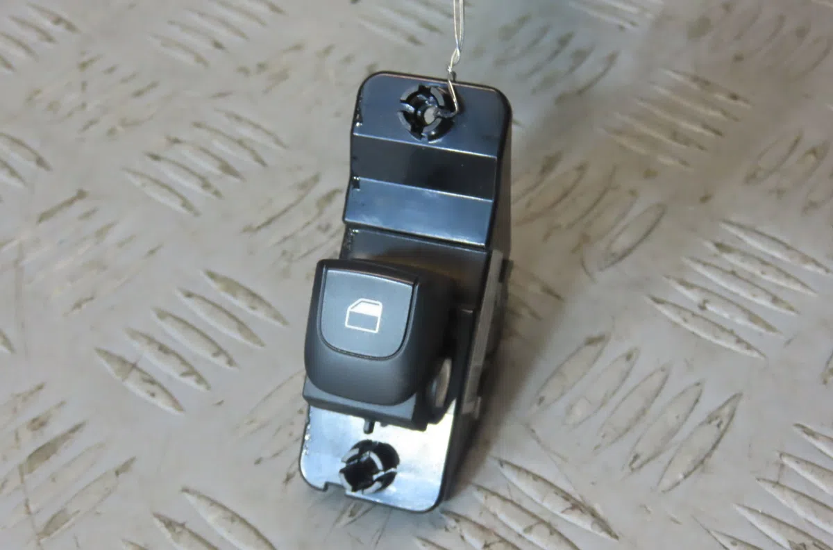 Commande lève-glace porte avant droite KIA STONIC 2018 occasion — photo 4