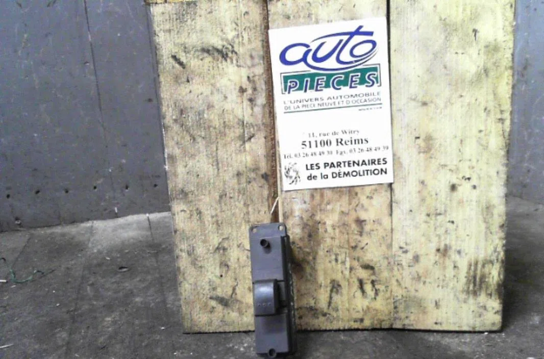 Commande lève-glace porte avant droite MAZDA 3 1 3 1 PHASE 2 occasion