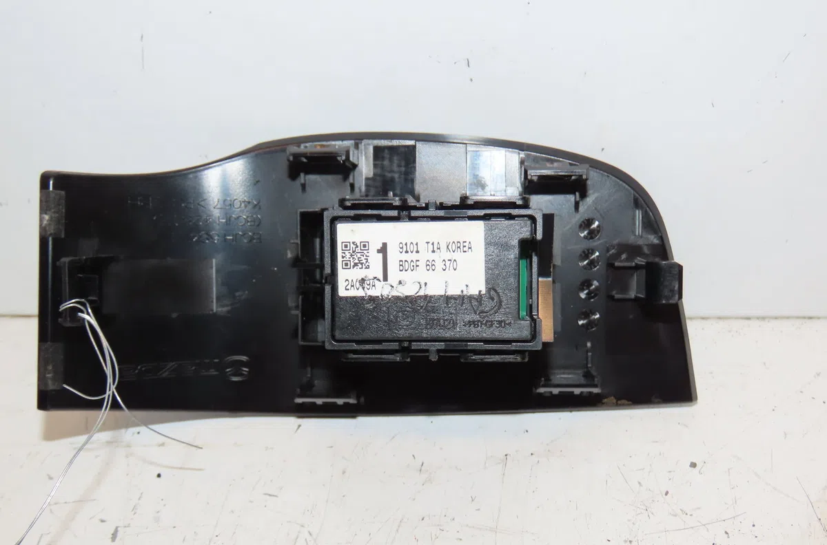 Commande lève-glace porte avant droite Mazda CX-30 (DM) 1.8 skyactiv-d (2019) occasion