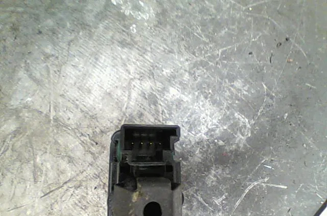 Commande lève-glace porte avant droite Mercedes-benz CLASSE A (W176) A 200 cdi (176.001) (2012-2014) occasion — photo 2