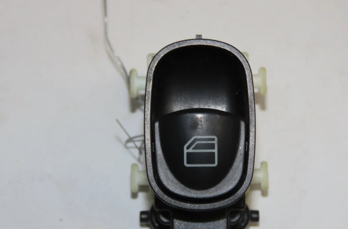 Commande lève-glace porte avant droite Mercedes-benz CLASSE C Coupe Sport (CL203) C 220 cdi (203.706) (2001-2004) 3 port
