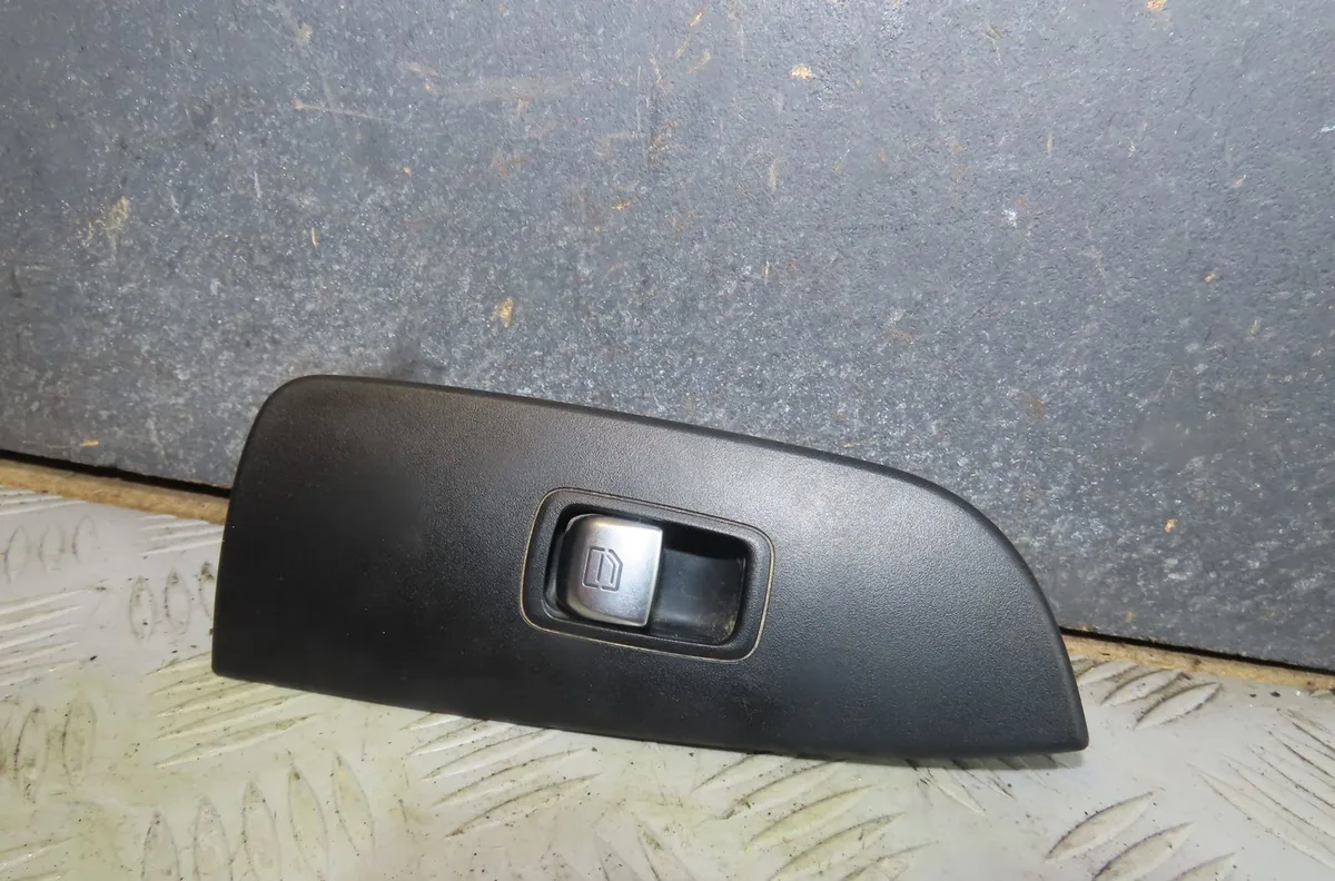 Commande lève-glace porte avant droite Mercedes-benz VITO Camionnette (W447) 109 cdi (447.601, 447.603, 447.605) (2014) occasion