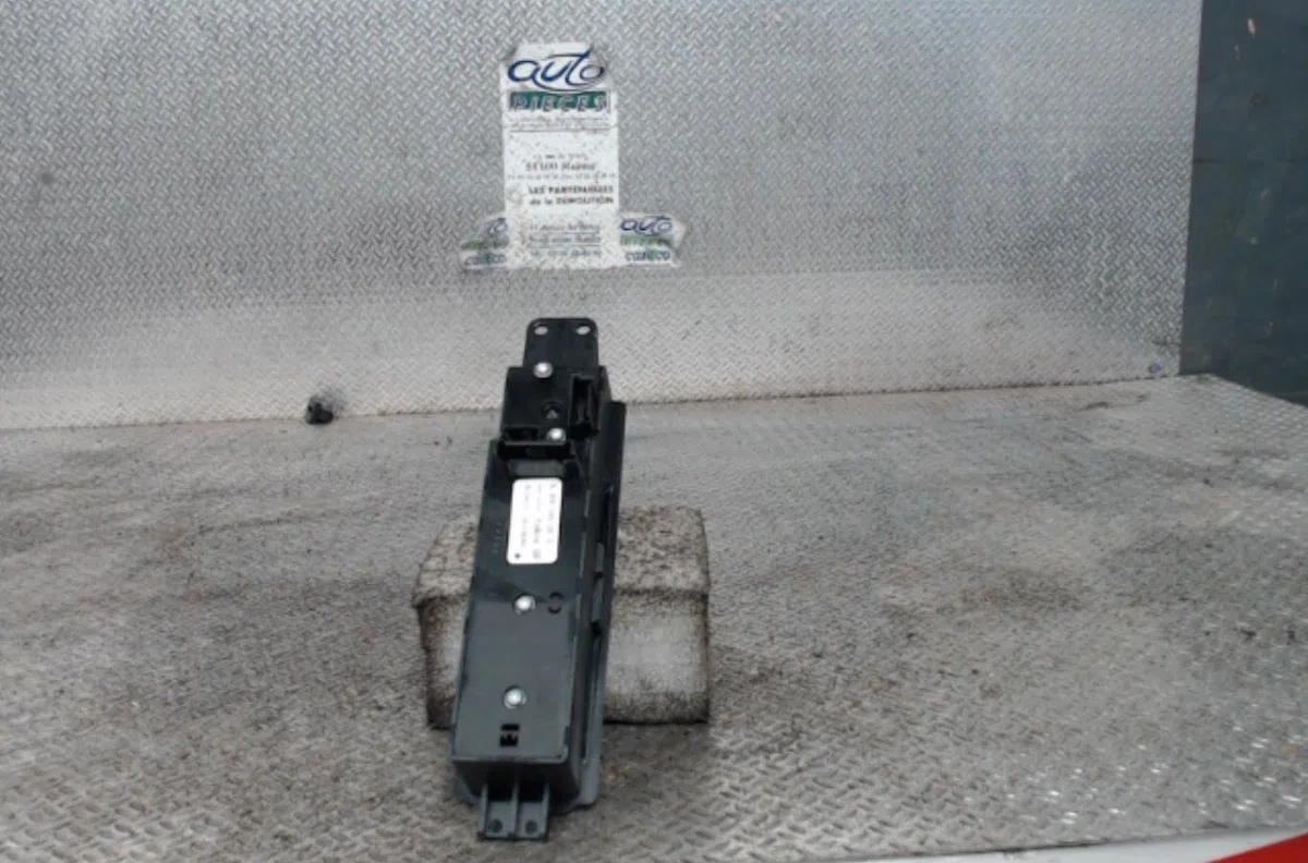 Commande lève-glace porte avant droite MERCEDES SPRINTER 2 PHASE 1 occasion — photo 2