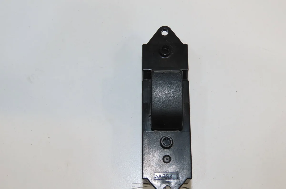 Commande lève-glace porte avant droite Mitsubishi PAJERO IV (V8_W, V9_W) 3.2 di-d (v88w, v98w) (2007) occasion