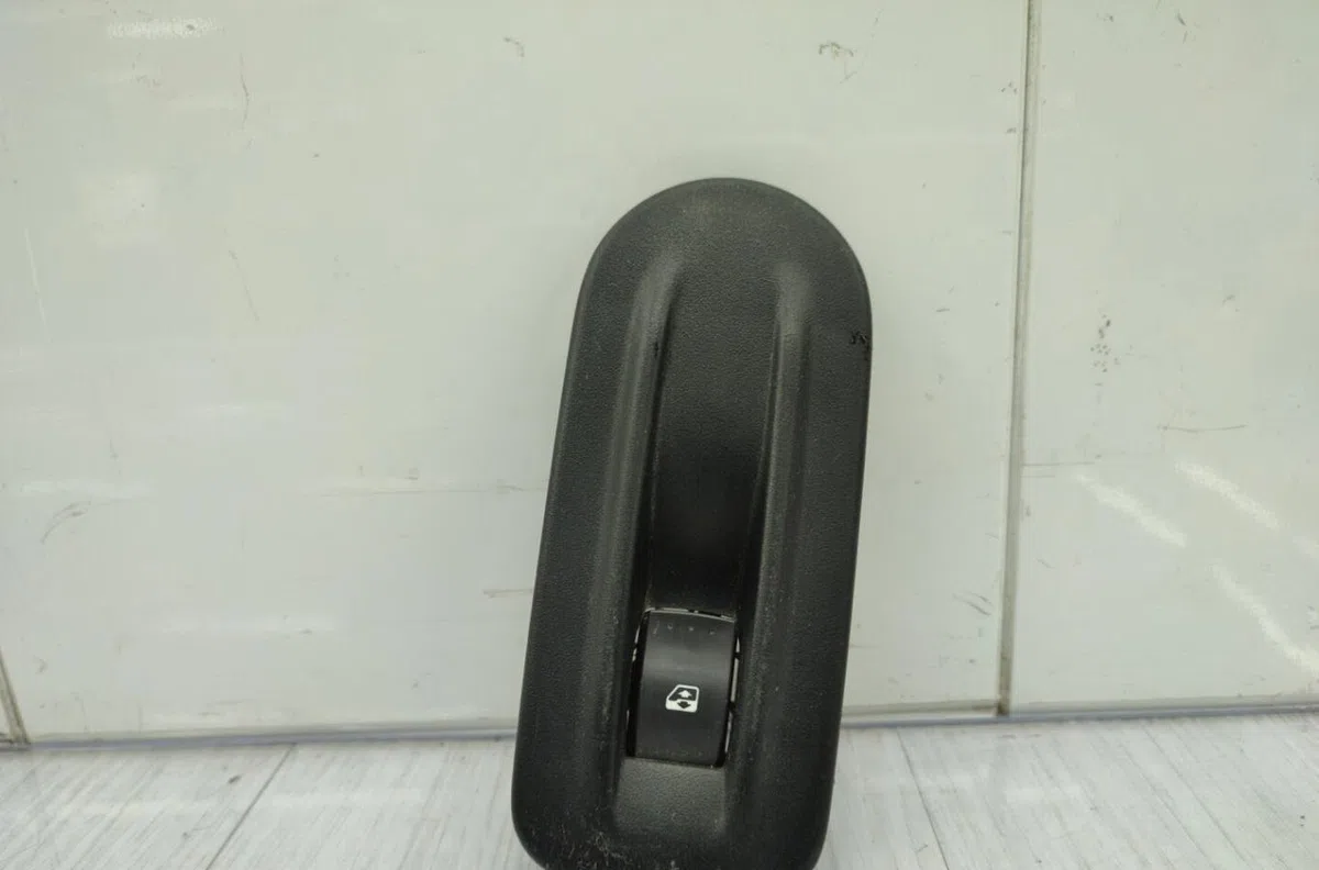 Commande lève-glace porte avant droite NISSAN INTERSTAR 1 PHASE 2 occasion — photo 3