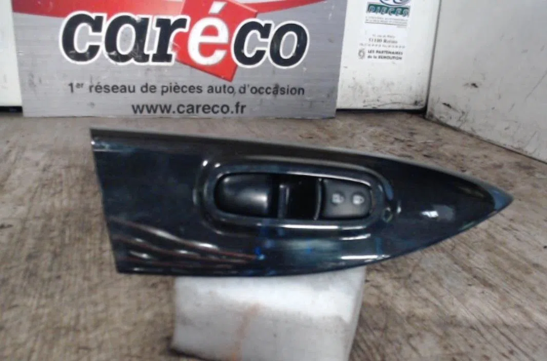 Commande lève-glace porte avant droite NISSAN JUKE 1  JUKE 1 PHASE 1 occasion — photo 2