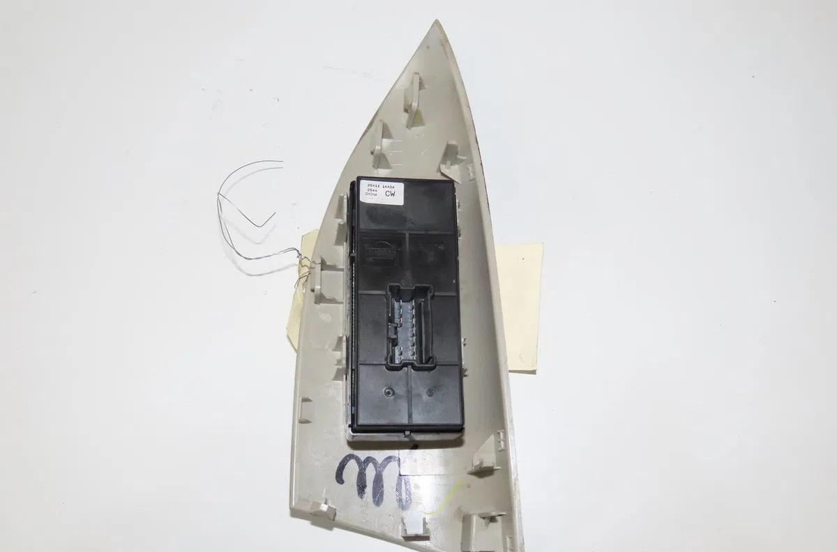 Commande lève-glace porte avant droite Nissan JUKE (F15) 1.6 (2010) 5 portes occasion