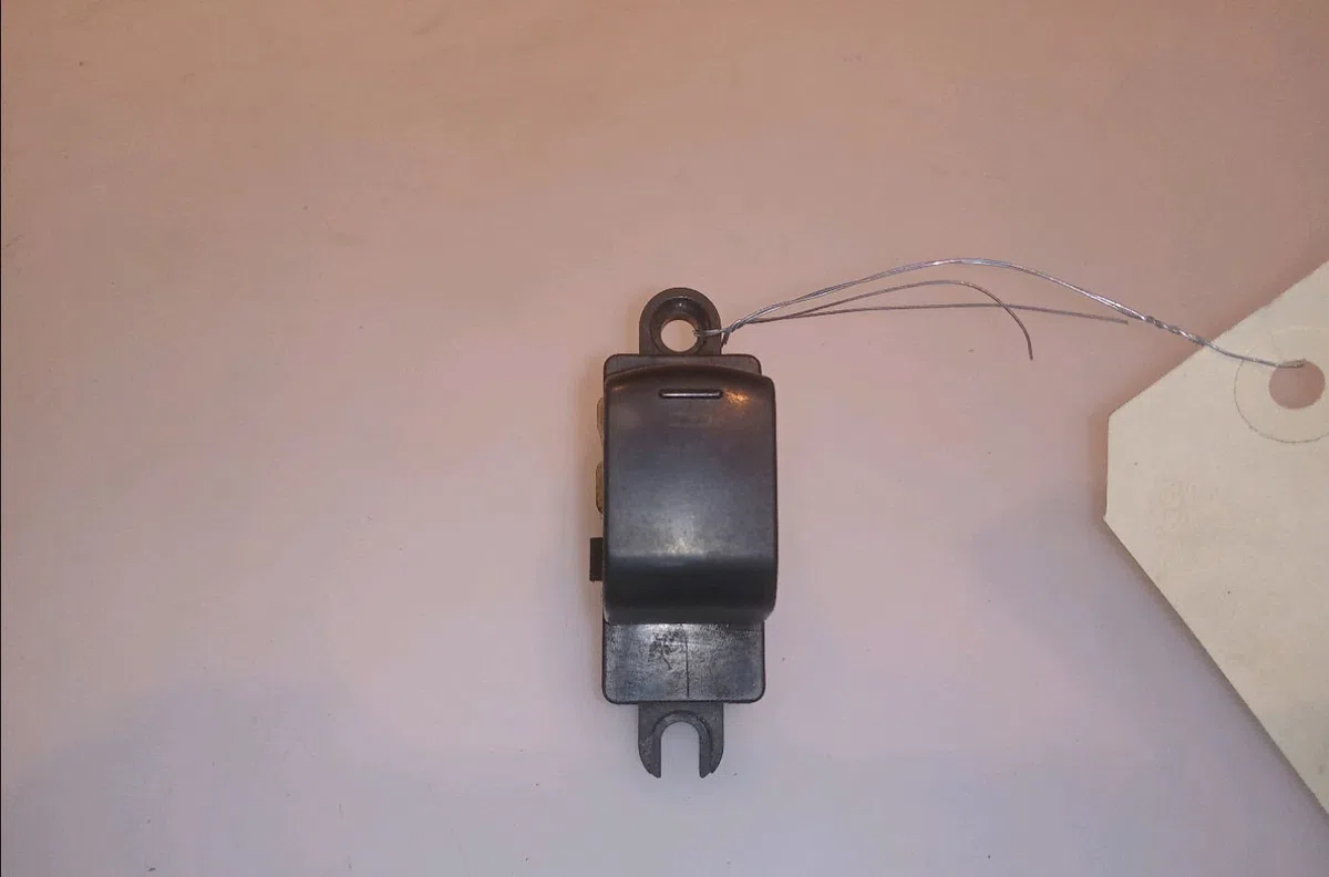 Commande lève-glace porte avant droite Nissan MICRA CC III (K12) 1.4 16v (2005) occasion