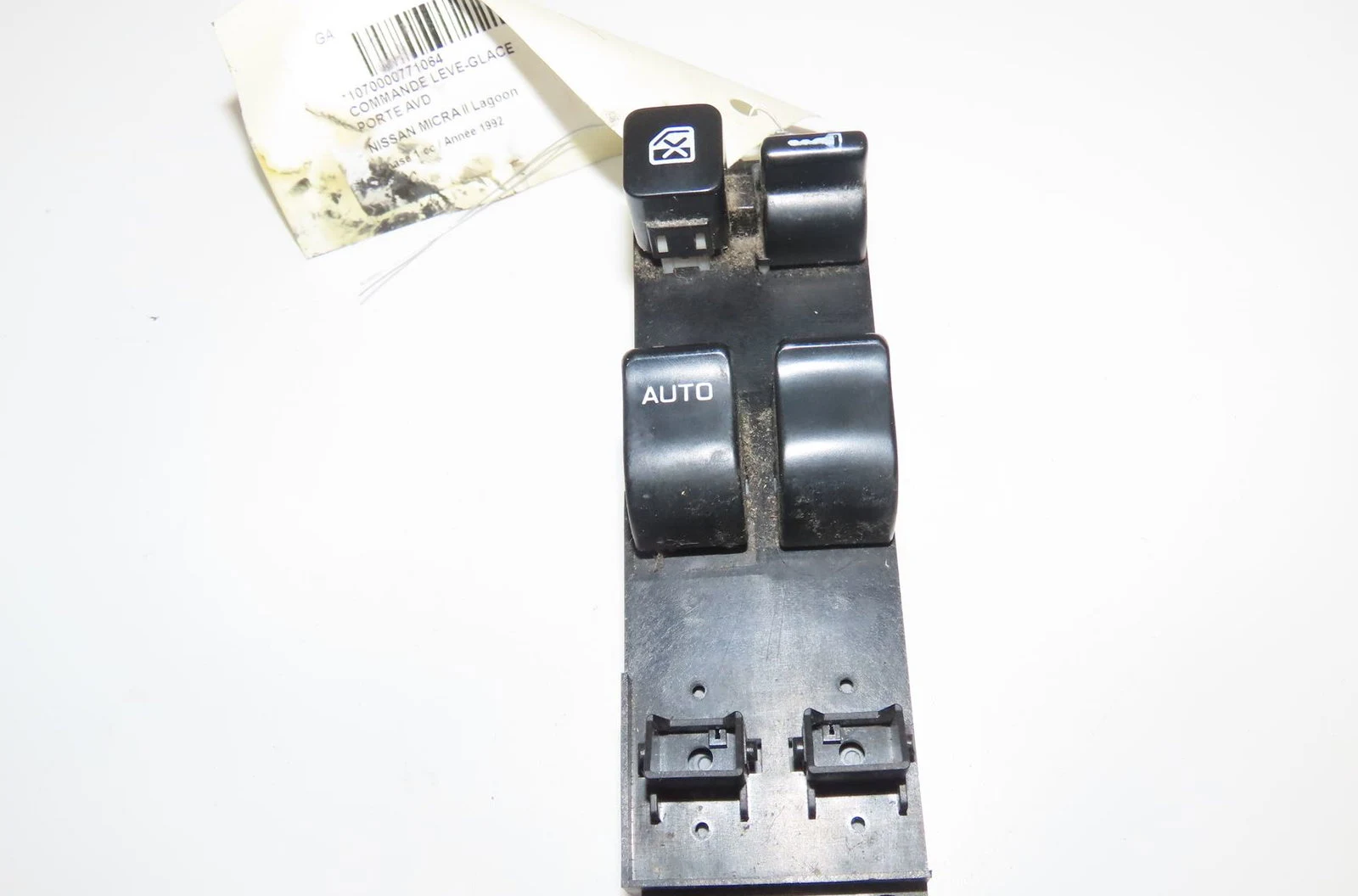 Commande lève-glace porte avant droite Nissan MICRA II (K11) 1.3 i 16v (1992-2000) occasion