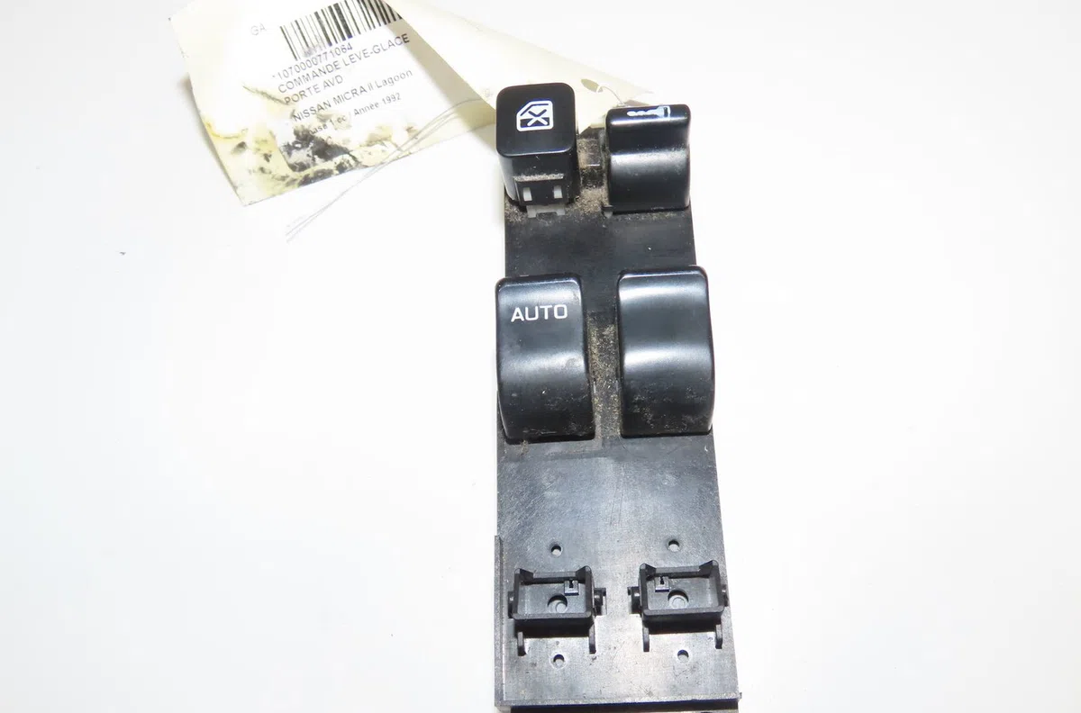Commande lève-glace porte avant droite Nissan MICRA II (K11) 1.3 i 16v (1992-2000) occasion — photo 2