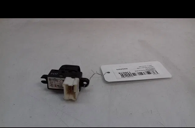Commande lève-glace porte avant droite Nissan MICRA III (K12) 1.2 16v (2003-2010) occasion — photo 2