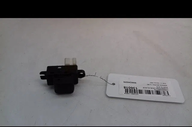 Commande lève-glace porte avant droite Nissan MICRA III (K12) 1.2 16v (2003-2010) occasion — photo 3