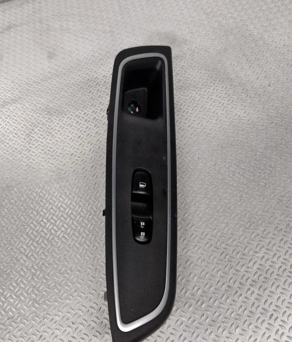 Commande lève-glace porte avant droite Nissan MICRA V (K14) 1.0 ig-t (2021) occasion — photo 4