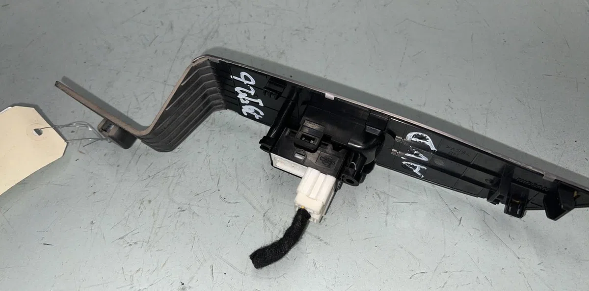 Commande lève-glace porte avant droite NISSAN MURANO 1 occasion
