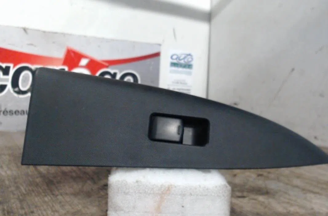 Commande lève-glace porte avant droite NISSAN NOTE 1  NOTE 1 PHASE 1 occasion — photo 2