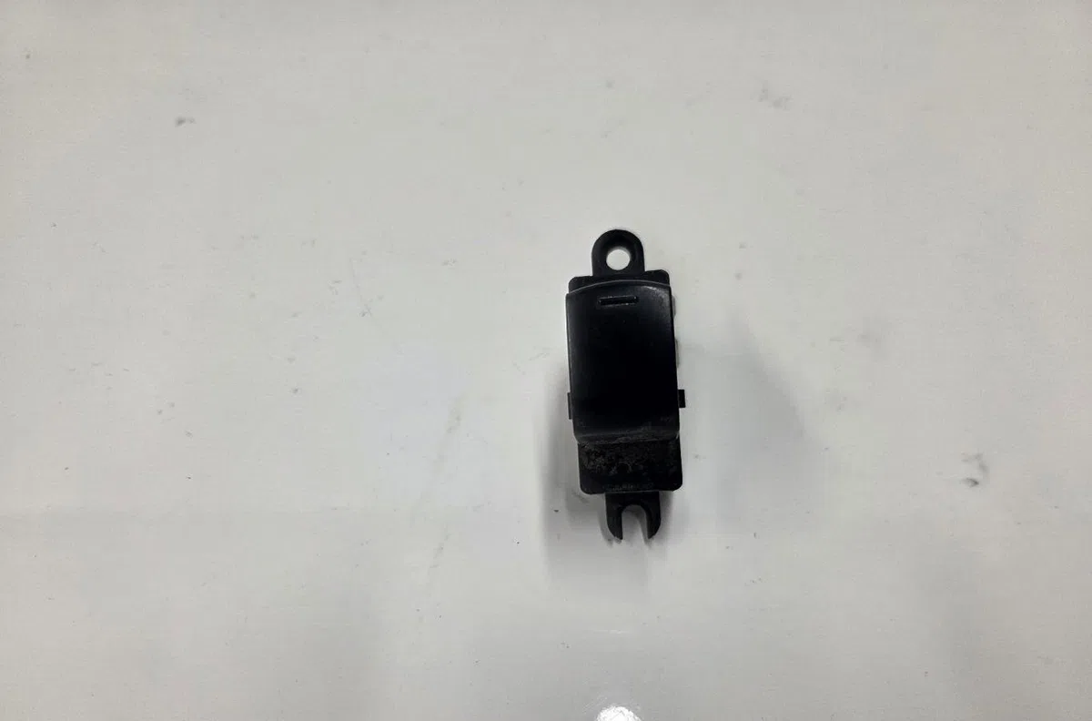 Commande lève-glace porte avant droite NISSAN NV200 occasion — photo 4