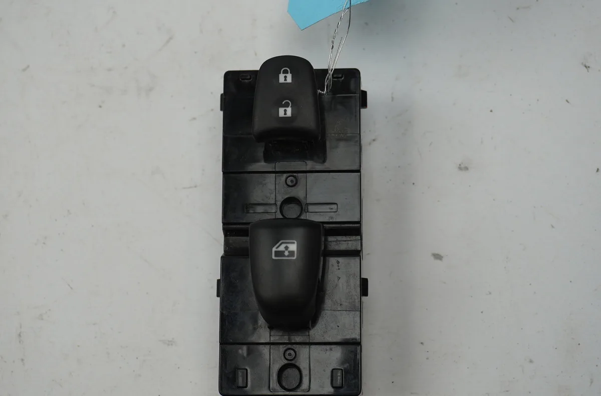 Commande lève-glace porte avant droite Nissan QASHQAI II SUV (J11, J11_) 1.5 dci (2013) 5 portes occasion