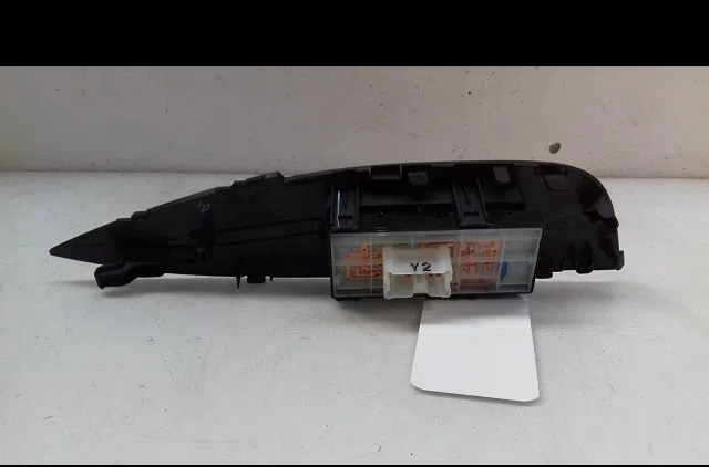 Commande lève-glace porte avant droite Nissan QASHQAI II SUV (J11, J11_) 1.6 dci (2013) occasion — photo 2