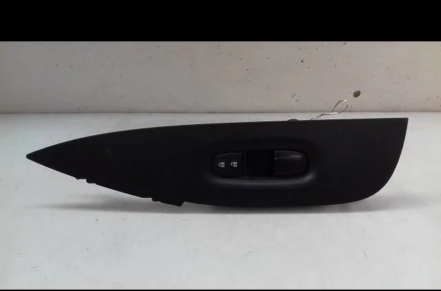 Commande lève-glace porte avant droite Nissan QASHQAI II SUV (J11, J11_) 1.6 dci (2013) occasion — photo 3