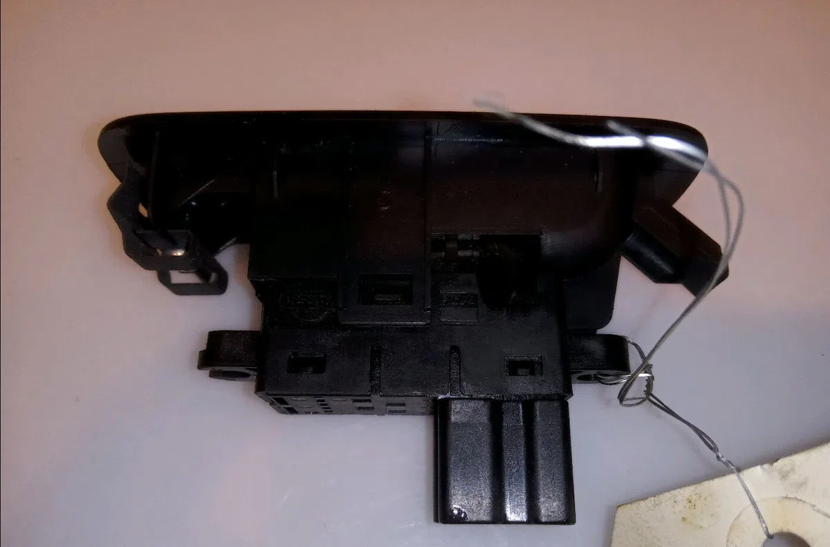 Commande lève-glace porte avant droite Nissan QASHQAI - QASHQAI 2 I (J10, NJ10, JJ10E) 2.0 dci (2007-2013) occasion — photo 2