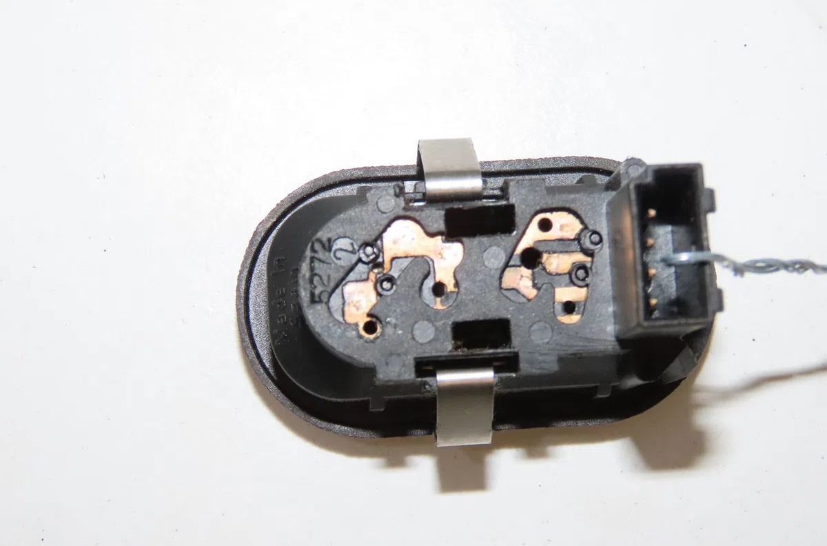 Commande lève-glace porte avant droite Opel ASTRA G 3-5 portes (T98) 1.7 dti 16v (f08, f48) (2000-2005) occasion