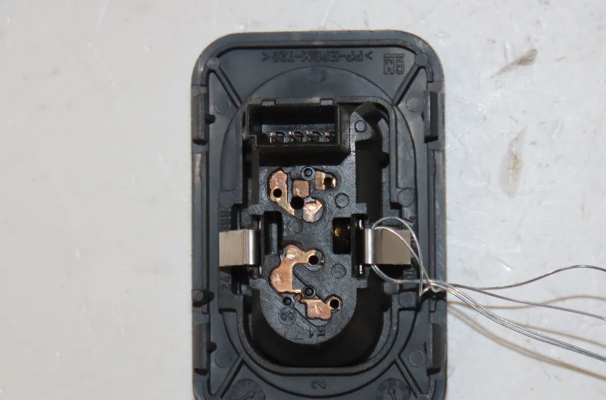 Commande lève-glace porte avant droite Opel CORSA C (X01) 1.3 cdti (f08, f68) (2003-2009) occasion — photo 2