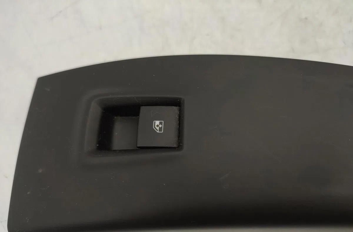 Commande lève-glace porte avant droite OPEL MERIVA B PHASE 2 occasion — photo 3