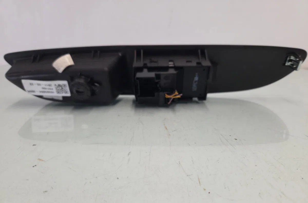 Commande lève-glace porte avant droite OPEL MOKKA 1 PHASE 2 occasion — photo 4