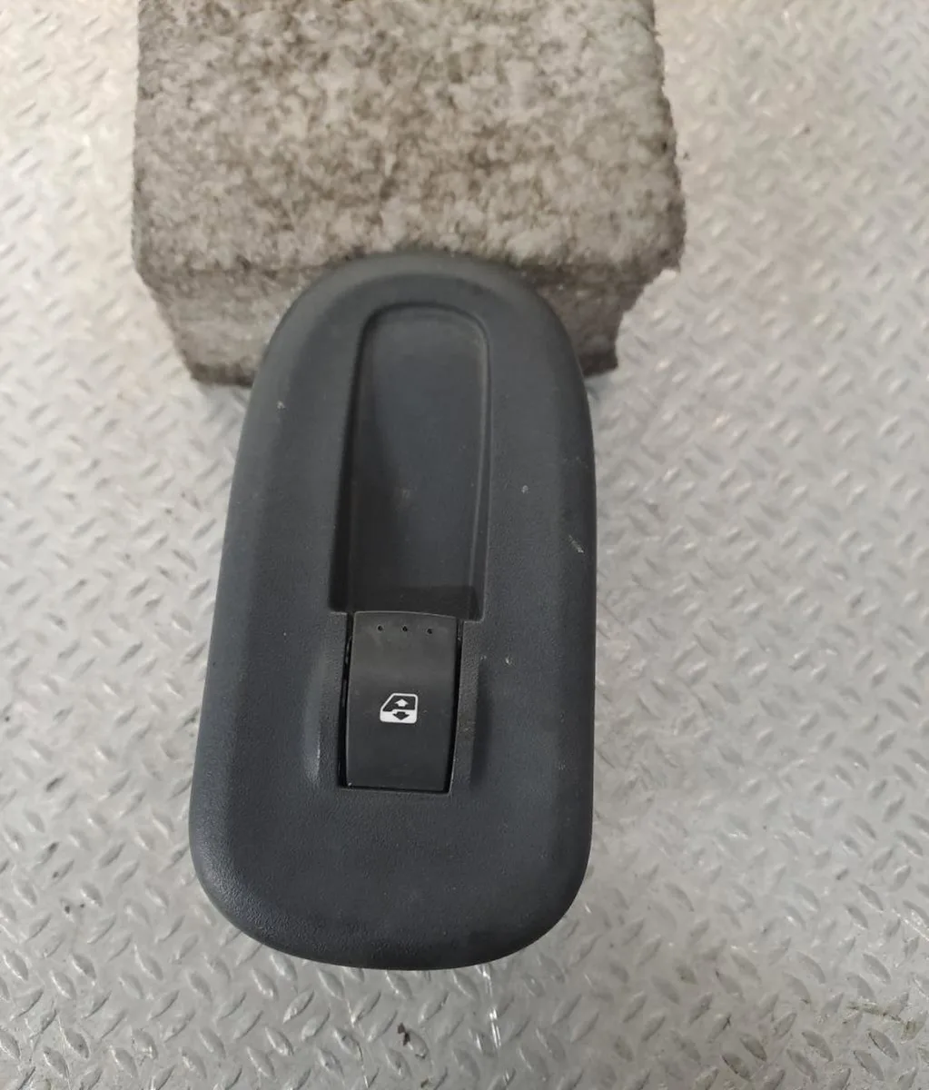 Commande lève-glace porte avant droite Opel MOVANO B Camionnette (X62) 2.3 cdti fwd (fv) (2010) occasion