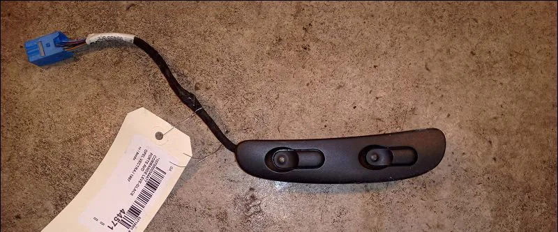 Commande lève-glace porte avant droite Opel VECTRA B 3-5 portes (J96) 2.0 i 16v (f68) (1995-2000) occasion — photo 4