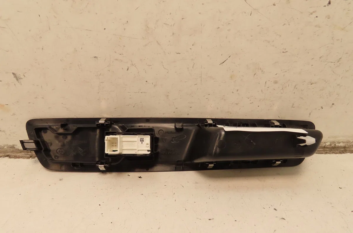 Commande lève-glace porte avant droite Opel VIVARO C Camionnette (K0) 1.5 (2019) occasion — photo 2