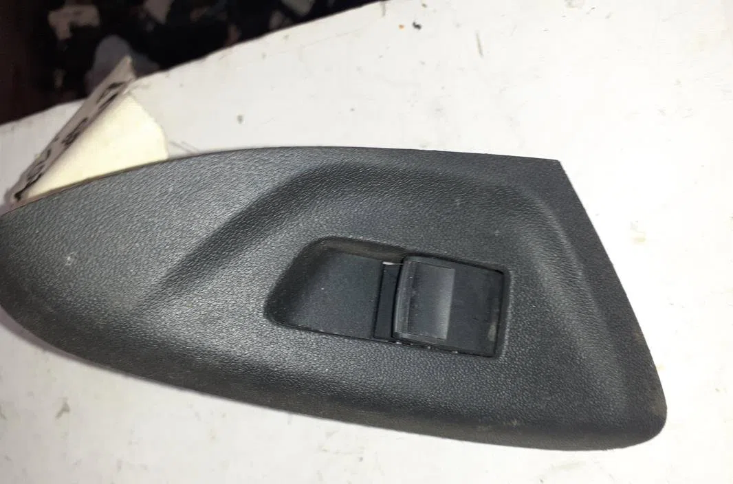 Commande lève-glace porte avant droite Peugeot 108 1.0 vti 72 (2018) occasion