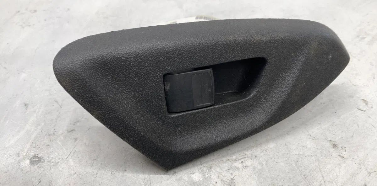 Commande lève-glace porte avant droite Peugeot 108 1.0 vti 72 (2018) occasion — photo 2