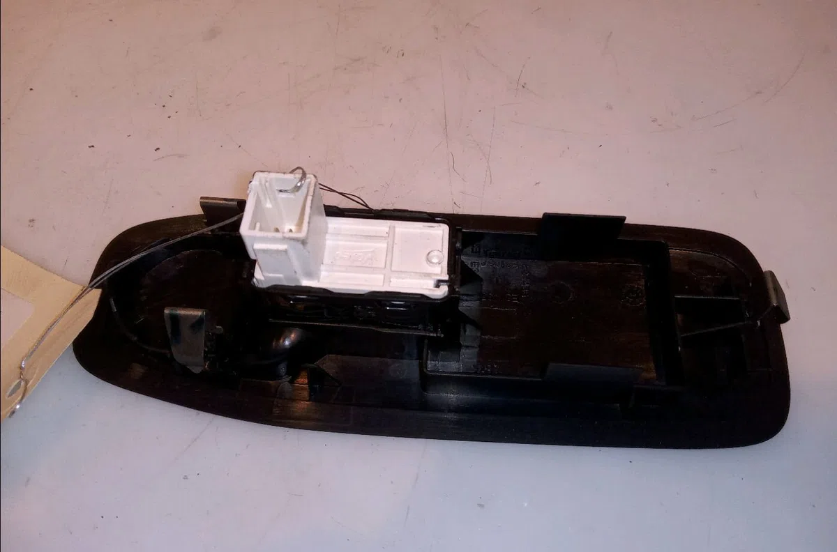 Commande lève-glace porte avant droite Peugeot 2008 I (CU_) 1.6 bluehdi 120 (2014) 5 portes occasion — photo 2