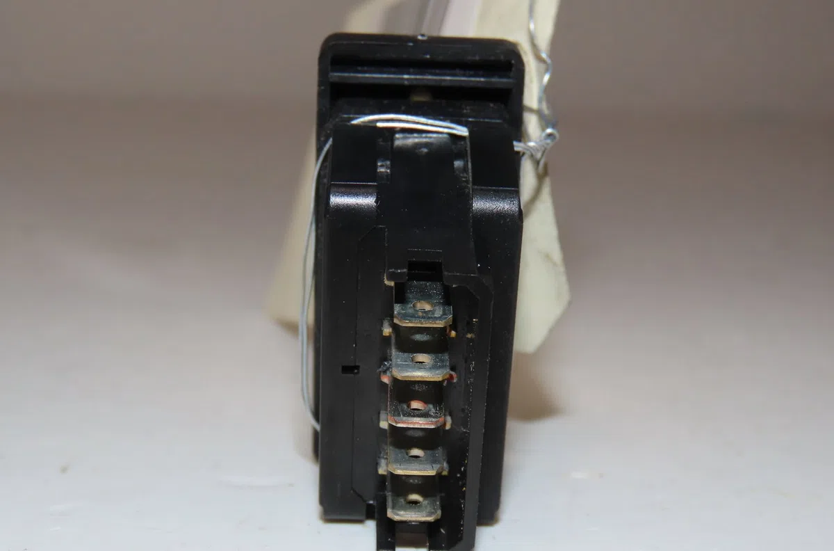 Commande lève-glace porte avant droite PEUGEOT 205  1.8 D occasion