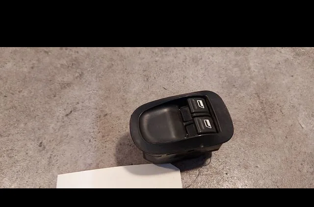 Commande lève-glace porte avant droite Peugeot 206 (2L_, 2M_) 1.4 hdi eco 70 (2009-2013) 5 portes occasion — photo 4